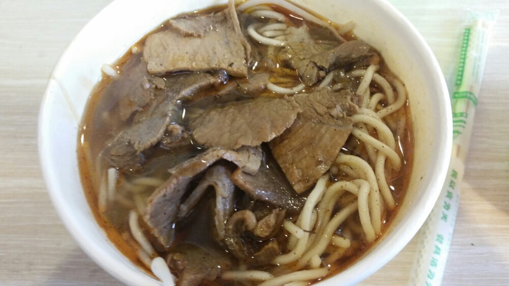 襄阳牛肉面味道也是很棒滴#报社的深夜食堂#