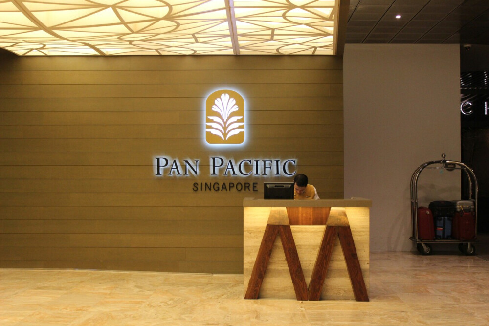 [PAN PACIFIC酒店]01 五星级的Pan Pacific Singapore酒店直接连通滨海广场购物中心（Marina Square Mall）和新达城会议中心（Suntec Convention Centre），坐落在通往新加坡中央商业和金融区的门户