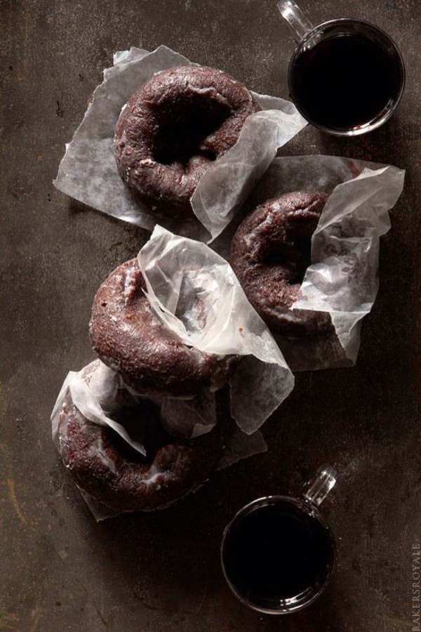 黑巧克力甜甜圈，像中世纪古堡里的下午茶（ˉ﹃ˉ）