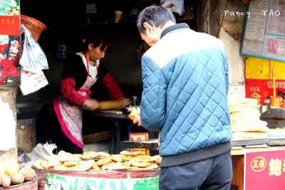 【三元巷】早晨忙碌着的店老板们~