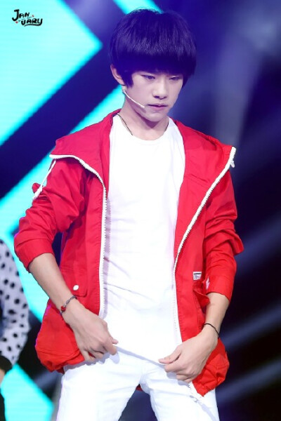 易烊千玺 超好看的boy cr：logo