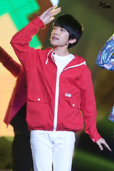 可爱鬼易烊千玺n(*≧▽≦*)n cr：logo