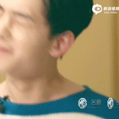 #杨氏酒家厨师长教你做西湖醋鱼# #杨洋明星美食地图#[GIF]跟西湖醋鱼相比，还是这只可爱的杨大厨比较下饭，咬下一口都是满满的甜味~
