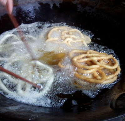 糖环，酥酥的香香的还甜甜的