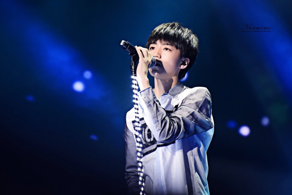 #王俊凯# #tfboys# 送星星差那么多，可是我也没办法了……收完美图去送一下星星呗，就下一个QQ空间的APP，然后点进社区-粉丝吧-小凯，然后送就好了！！！不要懒，懒追个毛线的星……数据不好的话简直做什么都没底气……即使放美图也要怨念，爱豆这么给力，小螃蟹们就不要这么懒啦！