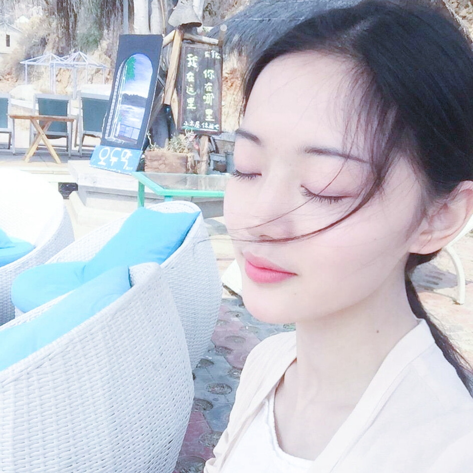 【女头】“每次吵架我都会想到我失去她会怎样，所以我很珍惜，我宁愿主动认错主动和好，因为我珍惜有她在的每一天，男人嘛！认错没什么，最怕失去了来不及后悔。”------张智霖 @我的盖世英雄