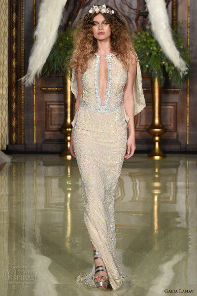 Galia Lahav Spring 2016 Wedding Dresses。Galia Lahav2016年春夏纽约婚纱周系列，灵感来自一个放荡不羁的童话，梦幻般的迷人轮廓和背部线条，缥缈柔和的带给我们更加浪漫的审美。一颗颗闪闪发光的珠宝装饰在每一件…