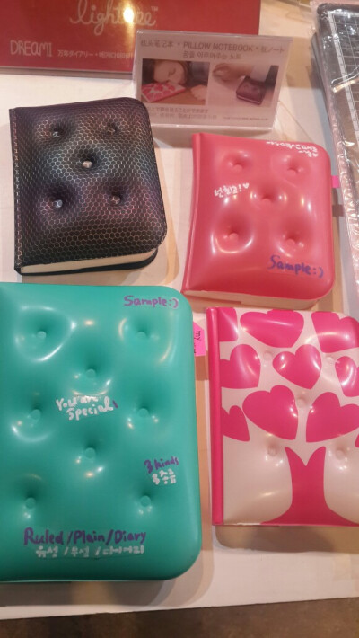 可以当枕头的小本本，这是让我在课上睡还是不睡呢，#我们都是文具控#