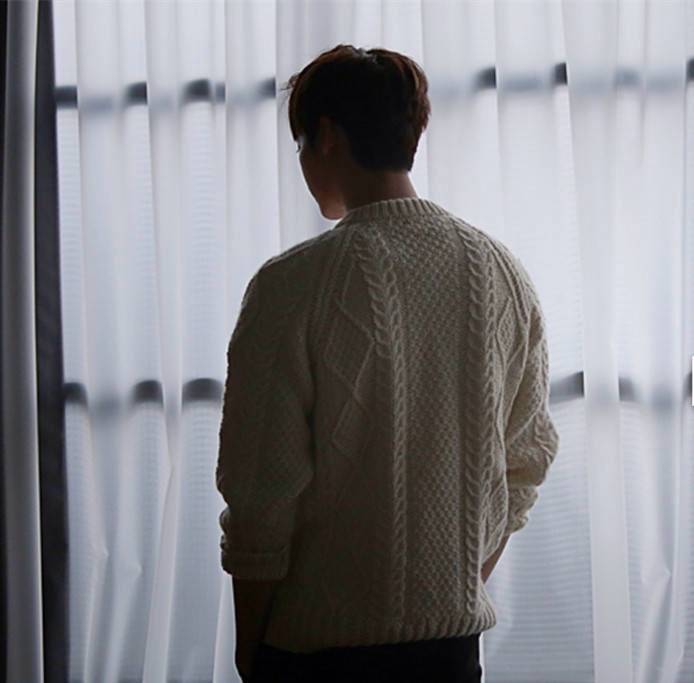 只需要一个模糊的背影就可以一眼出去那是你我们爱的那个你二硕欧巴