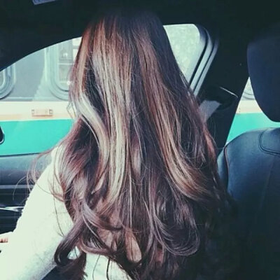 以为自己都看透，以为再见都是很久以后。偶然遇见愕然过，陪你一生的人竟不是我。