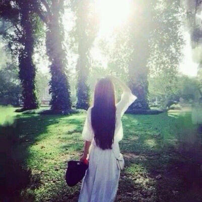 以为自己都看透，以为再见都是很久以后。偶然遇见愕然过，陪你一生的人竟不是我。