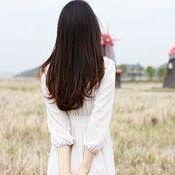 以为自己都看透，以为再见都是很久以后。偶然遇见愕然过，陪你一生的人竟不是我。