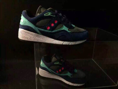 SAUCONY X OFFSPRING “RUNNING SINCE ’96” SHADOW 6000 粉盒蓝 型号：70141-1 尺码：36-45 281088260 Wechat：VViShop