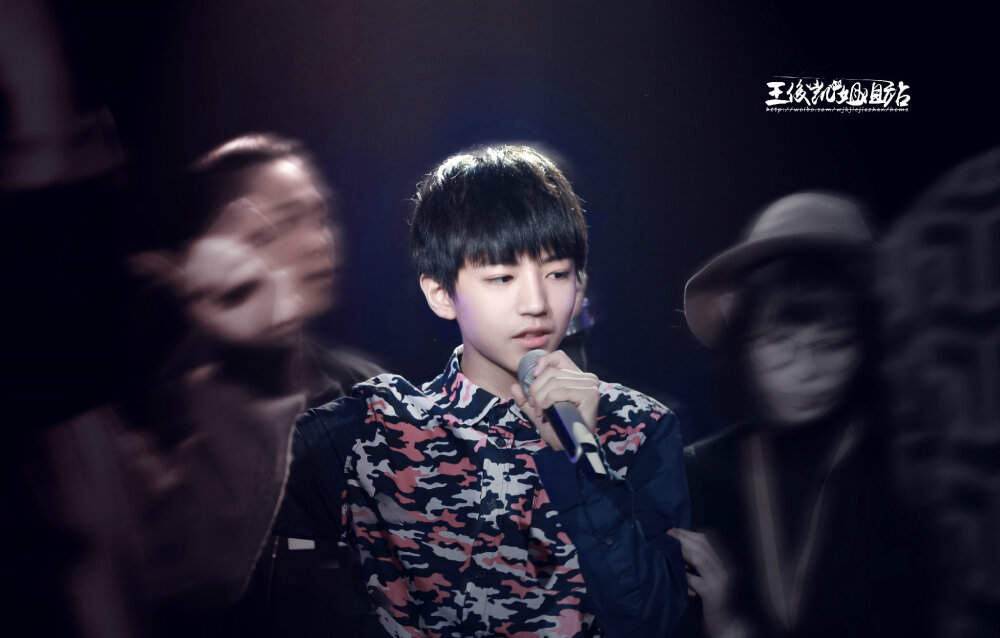 #王俊凯# #TFBOYS王俊凯# #TFBOYS# 150212湖南小年夜彩排 cr 王俊凯姐姐站