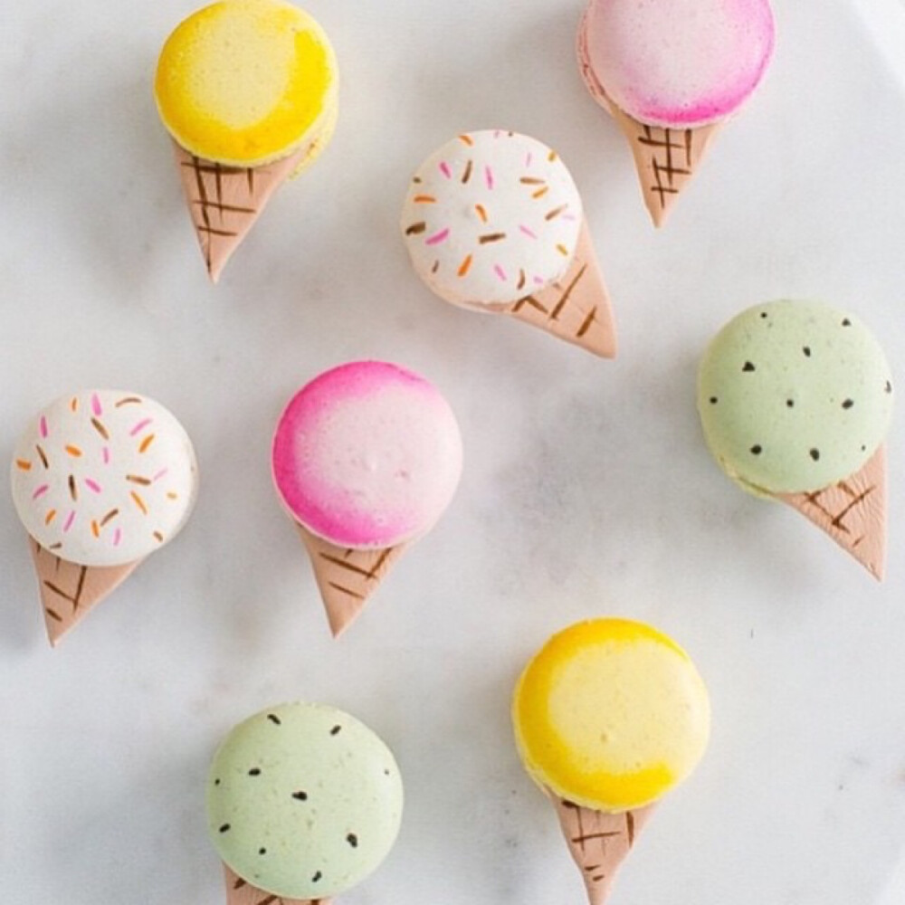 冰淇淋形状的马卡龙甜点美食