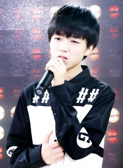 #TFBOYS王俊凯# 少年go三录制。荣光演唱