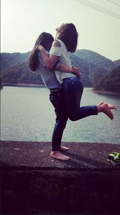 有些关系淡了是因为旁人的嘴.