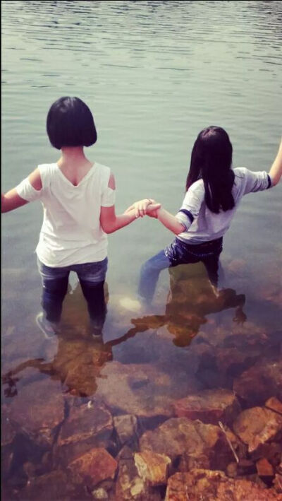 生活还是充满乐趣的，就比如你昨天哭着的事情，今天却能笑着说出来。