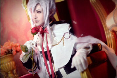 【终结的炽天使】【出处：半次元频道 coser：小也菌】