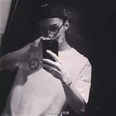 EXO 吴世勋Sehun 剪刀手