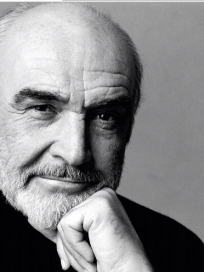 肖恩·康纳利（Sean Connery，1930年8月25日-2020年10月31日），出生于英国苏格兰爱丁堡，英国演员、制片人。