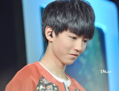 #王俊凯# #TFBOYS王俊凯# #tfboys# 150211 央视网络春晚 CR：王俊凯苏说王源是小天使