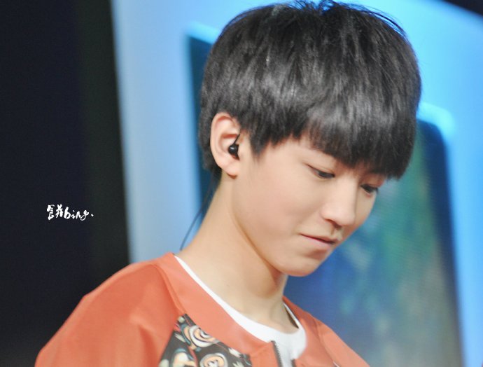 #王俊凯# #TFBOYS王俊凯# #tfboys# 150211 央视网络春晚 CR：王俊凯苏说王源是小天使