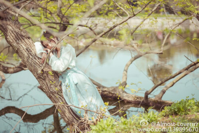 【大菇凉】【岂曰无衣 与子同袍】汉服 同袍 摄影 汉家衣裳 形制 袖制 摄影 气质 意境 唯美 齐腰襦裙 「春水初生，春林初盛，春风十里，不如你」出镜&amp;amp;妆面：原po；发型：@沐a浅浅；摄影&amp;amp;后期：@沈小…