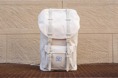 #Herschel Little America#漂泊、探索、流浪、行走，我们背着它回到自然。 ——Herschel Supply Co.