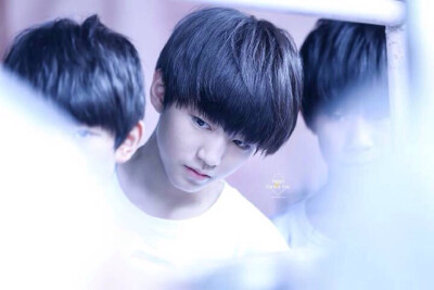 TFBOYS王俊凯。王俊凯。每一天都想你。「cr.logo」