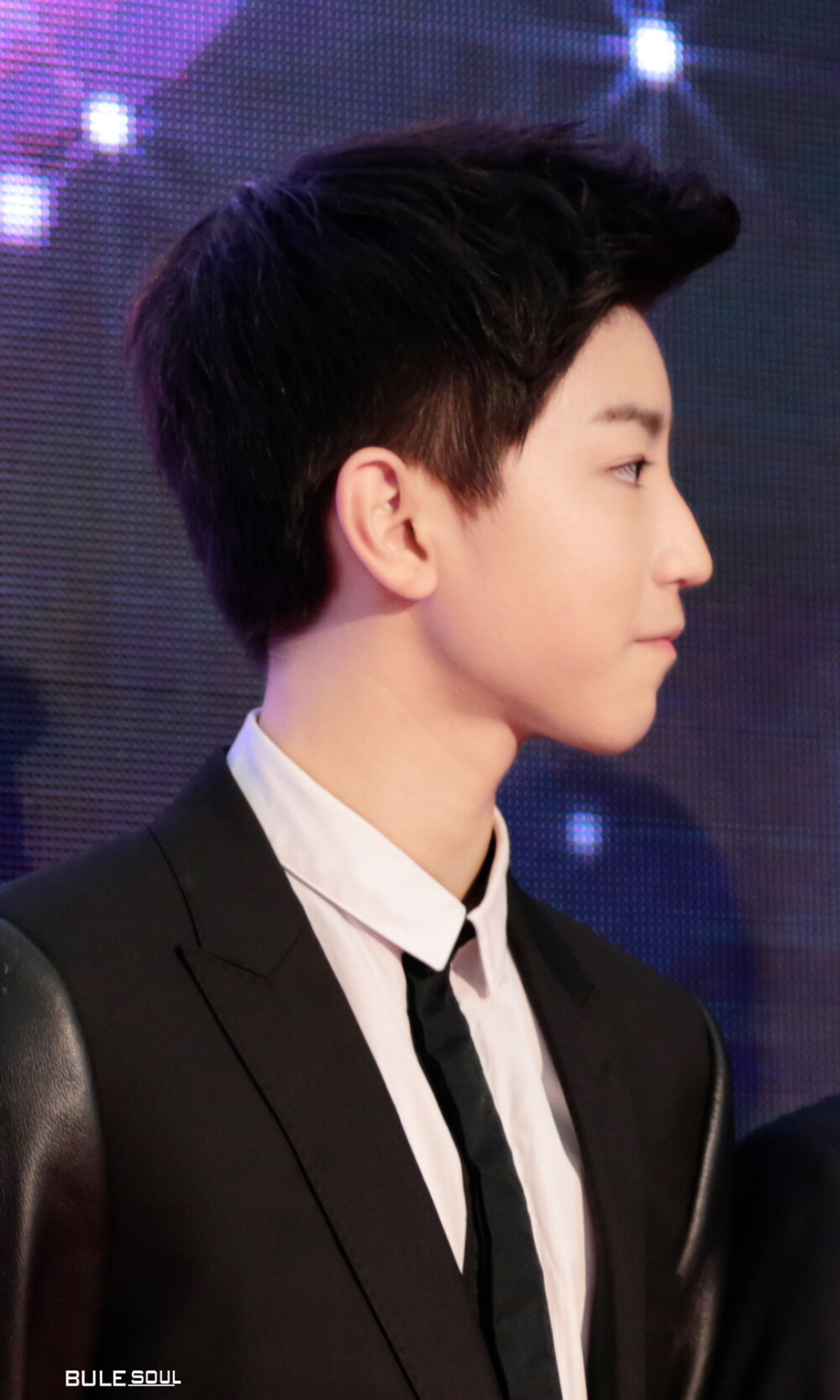 #王俊凯# #TFBOYS# 141125腾讯V视界 红毯 cr：BlueSoul_921