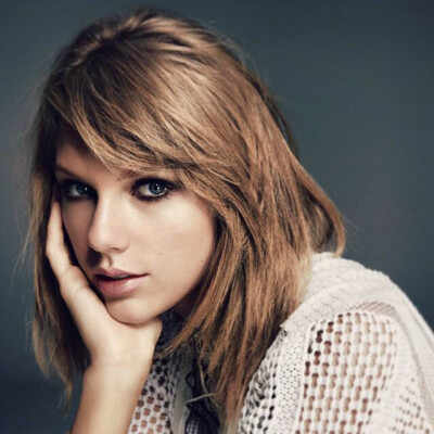 Taylor Swift in GLAMOUR.