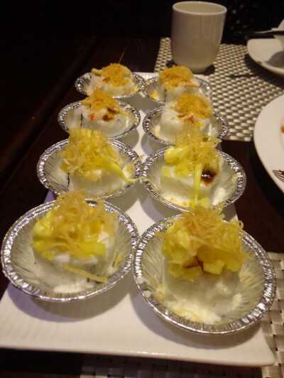日本料理，表皮是甜甜的菠萝。一口下去特别好，吃完嘴巴里会有菠萝的香味。赞
