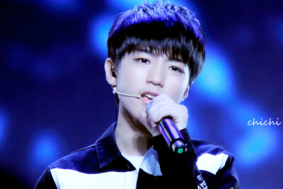 #王俊凯# #TFBOYS王俊凯# #TFBOYS# 150411第三届音悦V榜 cr：方痴痴