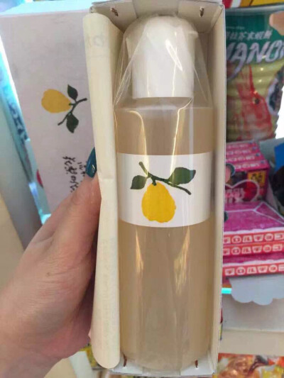 久迩香水本铺梨花水， 日本皇室御用超人气万能化妆水。花梨水由花梨籽萃取的精华，纯天然无防腐剂，隔天早上皮肤超级滑嫩，被誉为可以＂饮用的化妆水＂