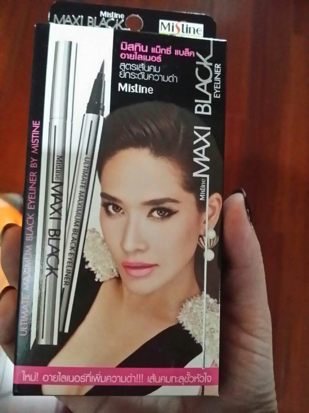 泰国的mistine眼线笔，和kiss me一样好用可自行百度。泰妆以防水防汗出名，东西其实很不错的哦～