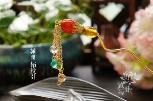 『莲间。柘枝引』玛瑙花苞 琉璃单簪 流苏发簪-淘宝网 http://item.taobao.com/item.htm?spm=a1z10.1-c.w4004-9900424273.4.OthzKP&amp;amp;id=45036023968