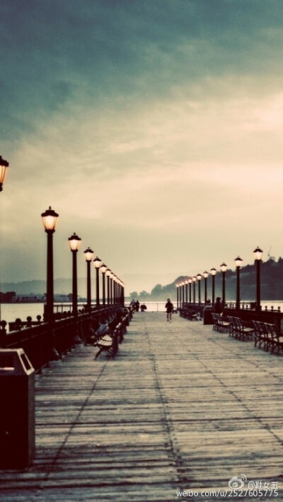 放空的心，是最好的礼物；独走的路，是最美的风景。