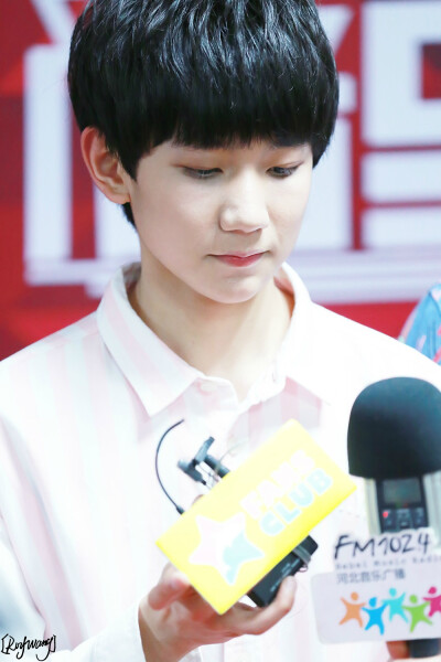 TFBOYS王源 150413 音乐风云榜年度盛典 cr：RoyWang1108