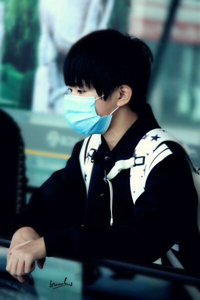 易烊千玺 机场 少年盛世 tfboys