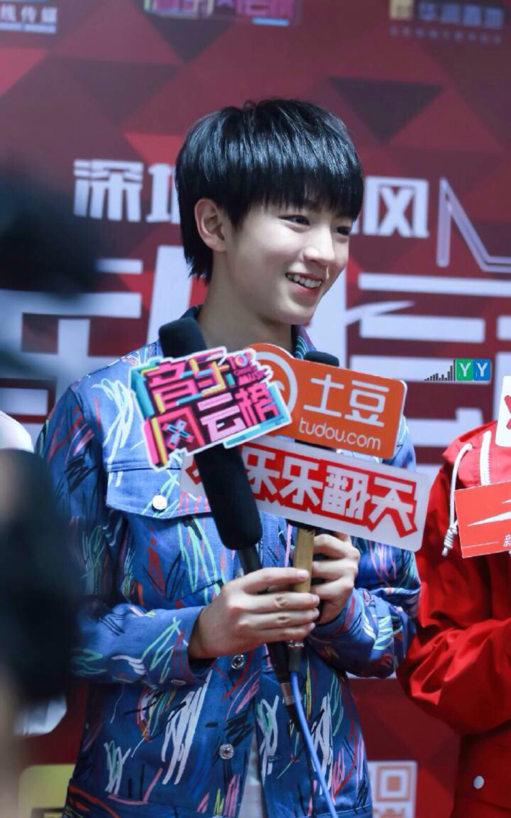 TFBOYS王俊凯。王俊凯，也就你有这本事，让懒癌重度患者的我火力全开投票轮博。。。走起！「cr.logo」