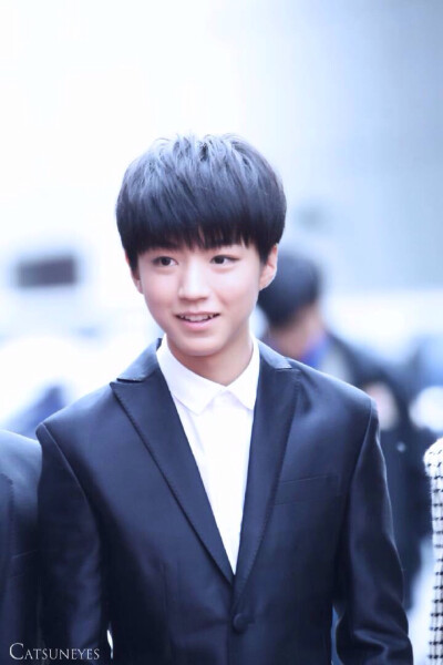 TFBOYS王俊凯。王俊凯，也就你有这本事，让懒癌重度患者的我火力全开投票轮博。。。走起！「cr.logo」