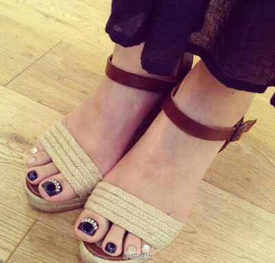 夏天就要有个漂亮的脚趾甲