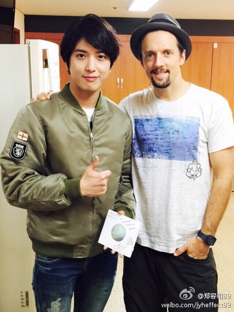 141124郑容和微博：With Jason mraz!!!!!