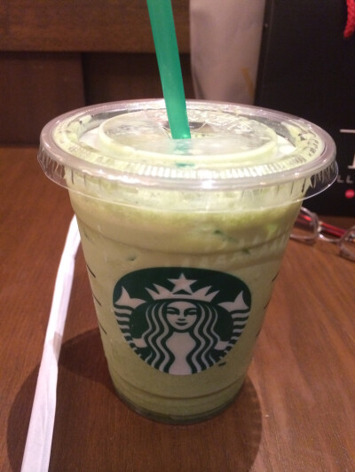 Green Tea Latte味道好好...重点是Starbucks的小哥长得好帅...