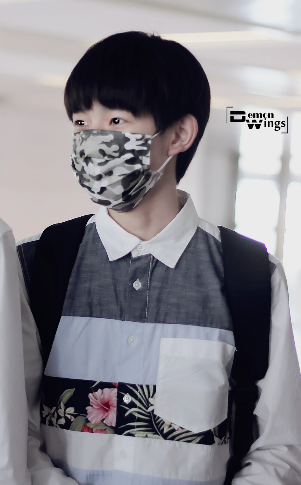 TFBOYS王源 150414深圳返重庆 cr：恶魔之翼双人站