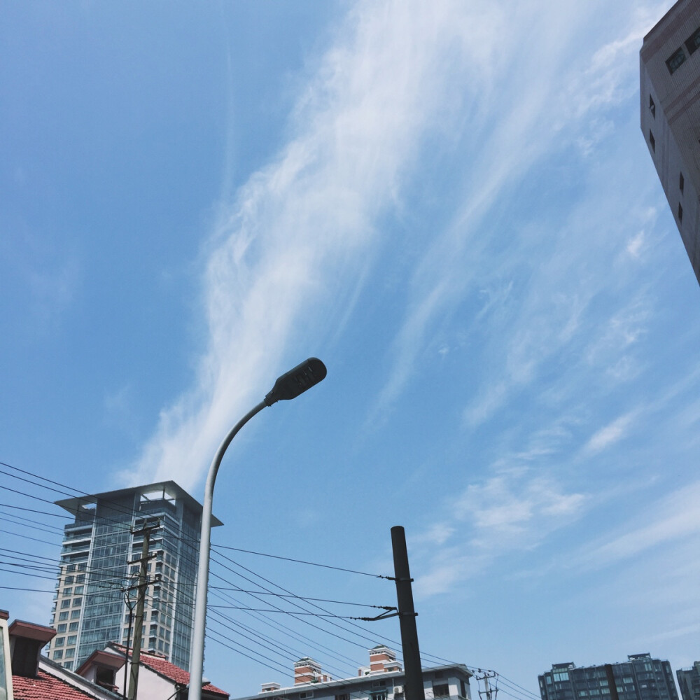 劳动节公司楼下的天空，天气不要太好！