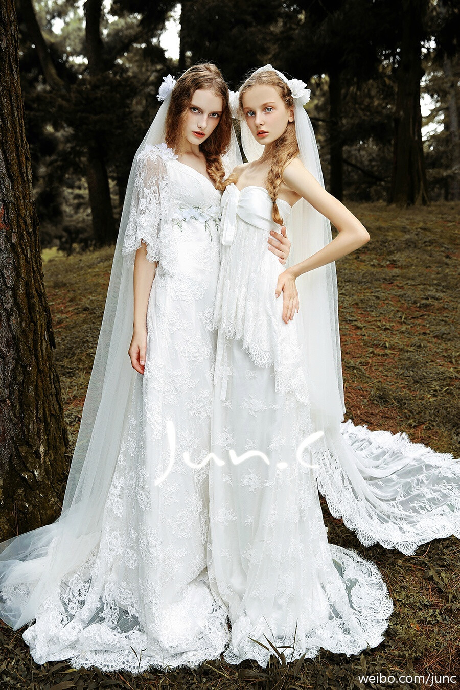 婚纱 @陳俊JunC：去年拍的Tiglily 2015 S/S （1），今年好像登上Wedding Inspirasi了。一对中日夫妇创立的品牌，目前在东京销售，这个品牌我已经拍了三年了，夫妇俩特别不容易，一直很努力，每次拍摄都只有他们俩，没有其他人帮忙，衣服上的花都是老板娘手工缝的，大部分道具也都是他们自己做的。希望越来越好！