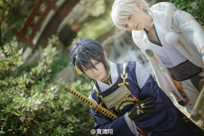 #刀剑乱舞# COS 三日月宗近@乐乐SORA 鹤丸国永 原po 三日鹤有審神@桐绘_ 和泉守兼定@NaGi_Hiromu (日本) へし切長谷部@USAKOASCE (日本) 摄影@传闻中的金少_古越ACG @按快门的猫叔叔 @鬼才_邪少 文案THX@明石…