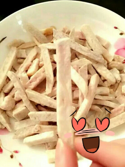 香芋脆 给挑食孩子补充菌类零食哦 无添加 非膨化 非油炸，营养保留95%以上 酥脆可口香气宜人，回味无穷，口感无与伦比！香芋也可当零食哦，好吃不发胖，养颜塑身形，时尚吃货美眉的最爱哦，推荐指数不买是你的错，买…